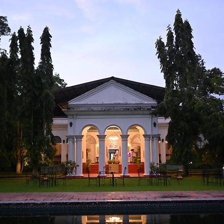 Отель Thengal Manor Джорхат Экстерьер фото