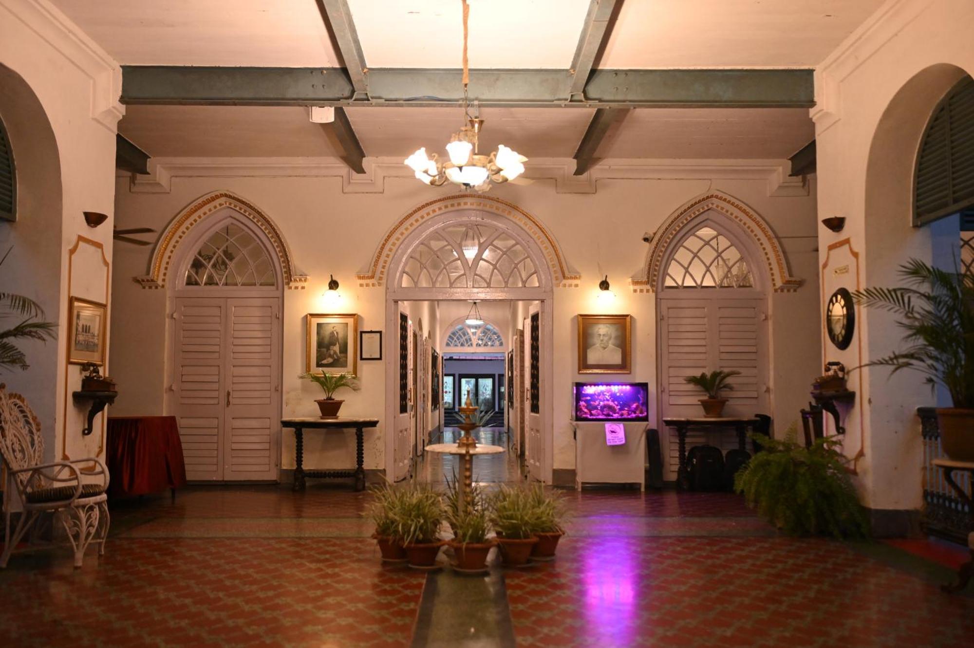 Отель Thengal Manor Джорхат Экстерьер фото